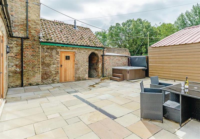 Garden and hot tub in The Coach House at Lode Hall Cottages in Three Holes, Cambridge