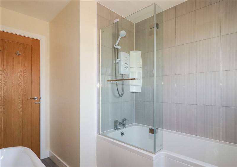 The bathroom (photo 2) at Lodge 18, St Merryn