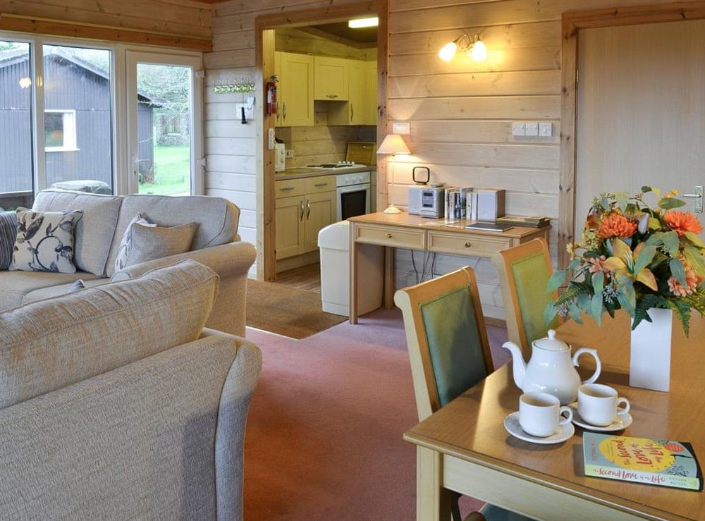 Spacious living and dining room at Lodge 18 in Woosley, Bideford, Devon