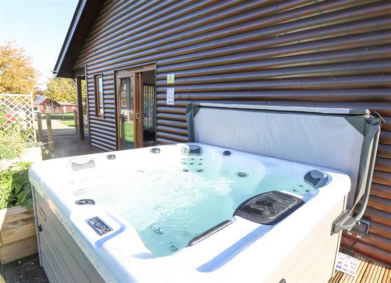 The hot tub at Lodge 2, Thorpe-on-the-Hill near South Hykeham