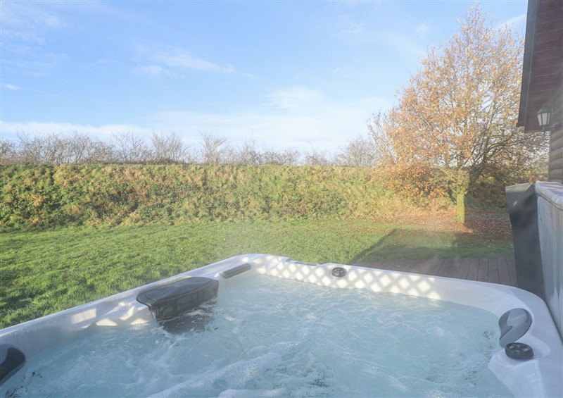 There is a hot tub at Lodge 4, South Hykeham