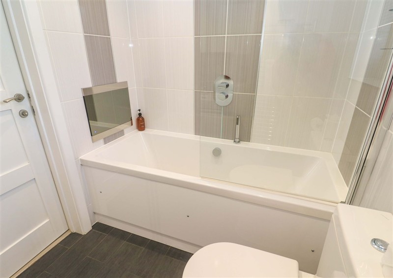 Bathroom (photo 2) at Lodge 83, Gwel an Mor, Portreath