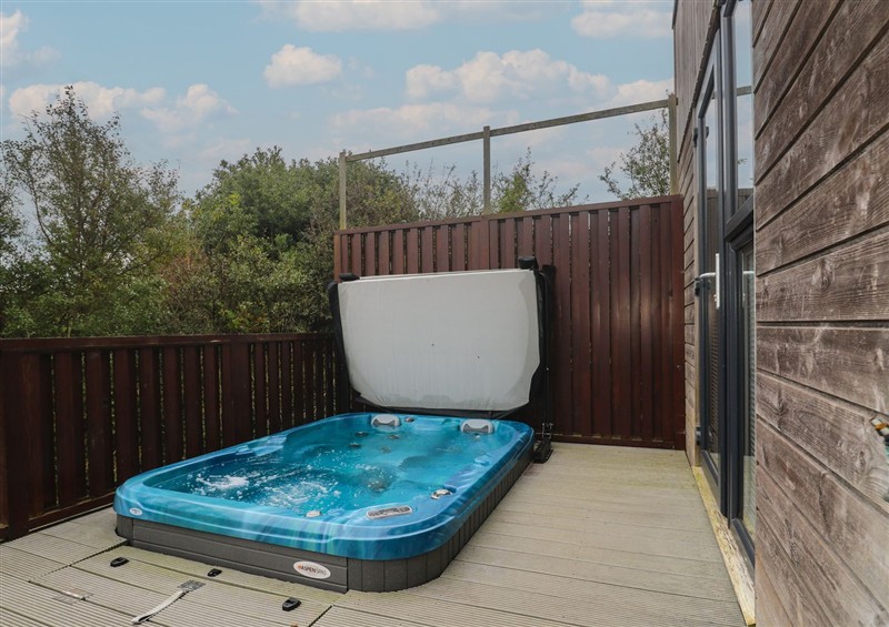 The hot tub at Lodge 83, Gwel an Mor, Portreath