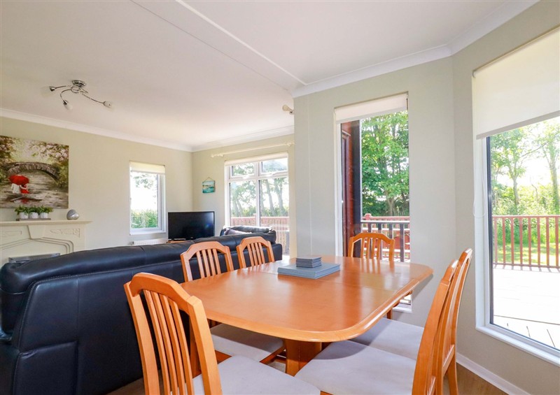 Dining room at Lodge 9 - Lamorna, Tregolds near St Merryn