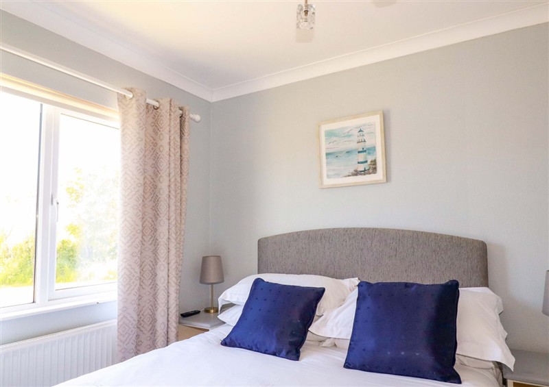 This is a bedroom at Lodge 9 - Lamorna, Tregolds near St Merryn