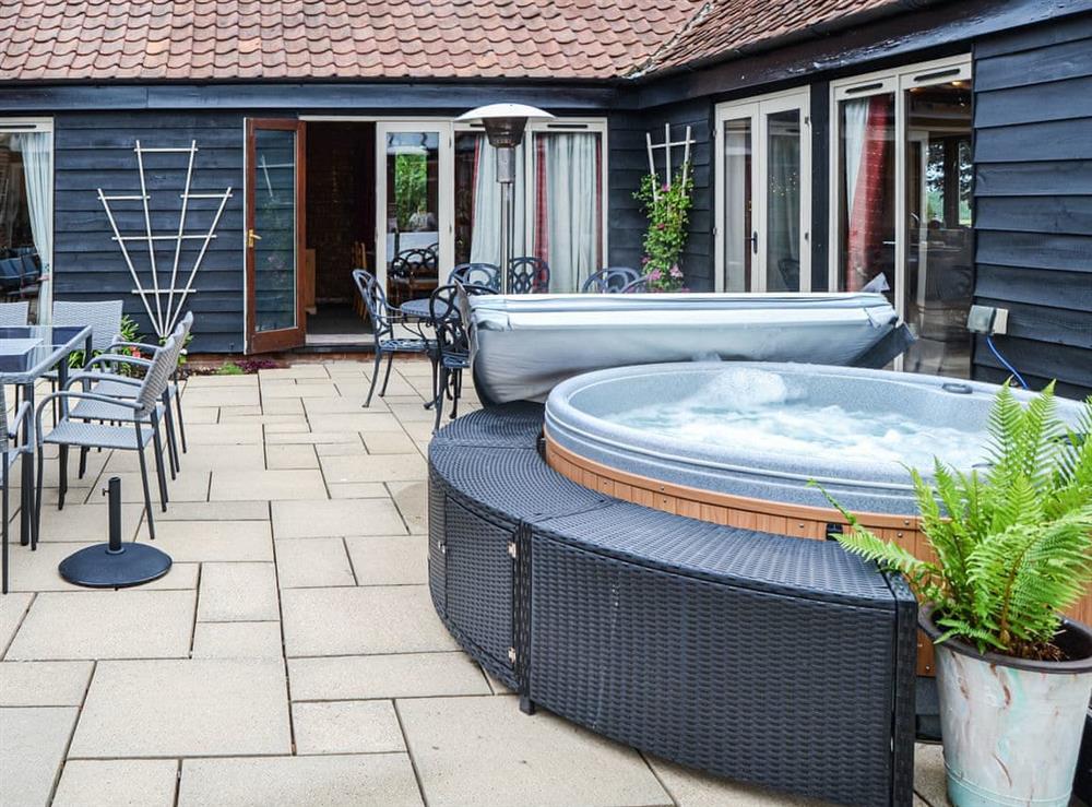A great hot tub for large groups with a maximum temperature of 41.5 at Lodge Farm Barn in South Walsham, North Norfolk, England