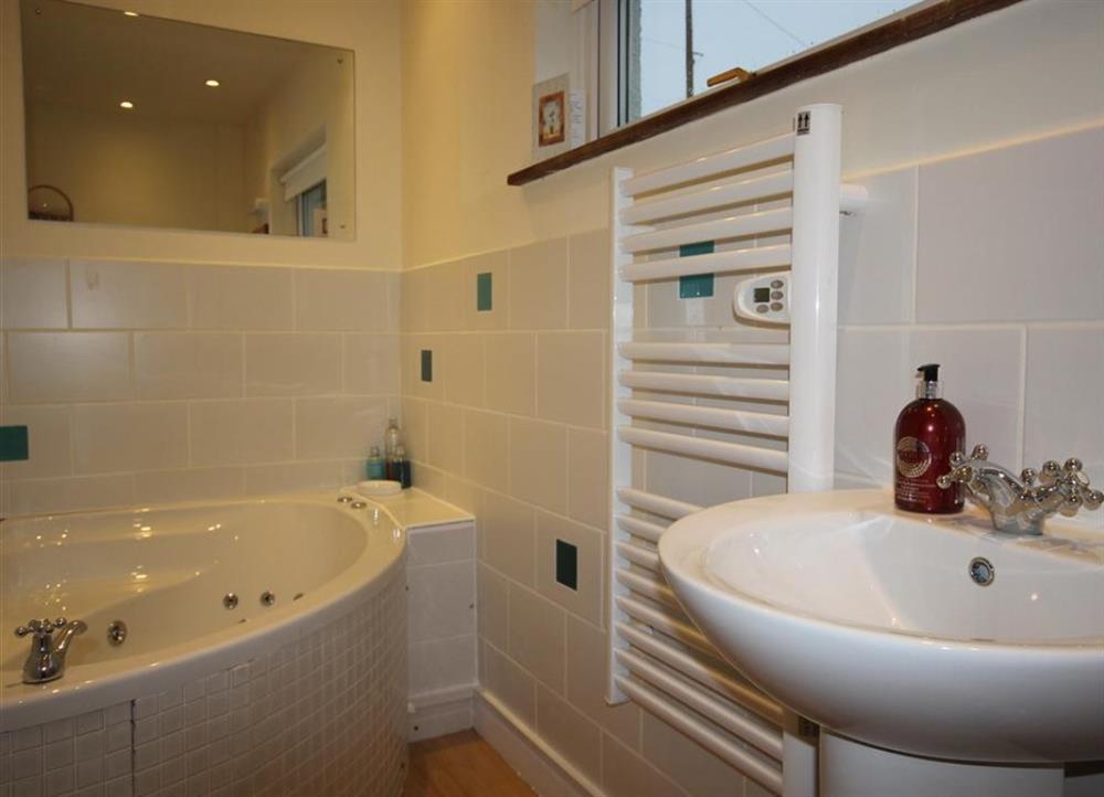 En suite bathroom at Long Cove in Porthcothan
