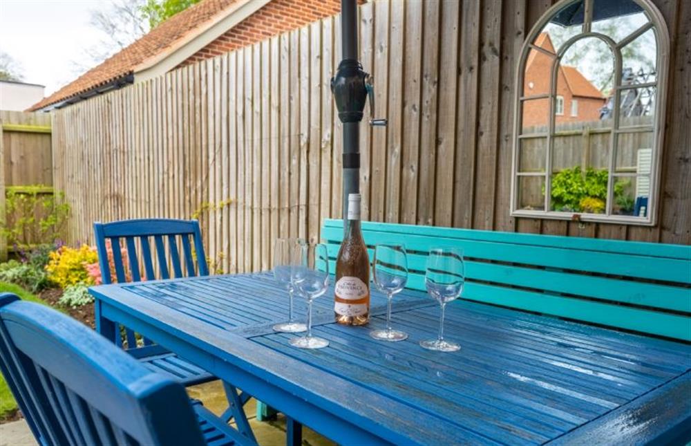 Jolly garden furniture to enjoy alfresco dining  (photo 2) at Long Meadow, Great Bircham near Kings Lynn