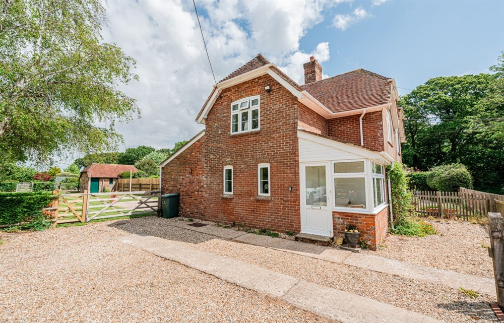 The setting of Longmead