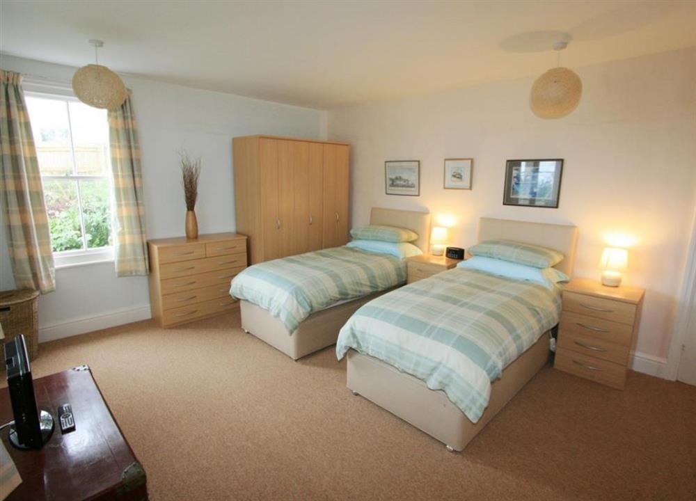 Twin bedroom at Longships in Portmellon