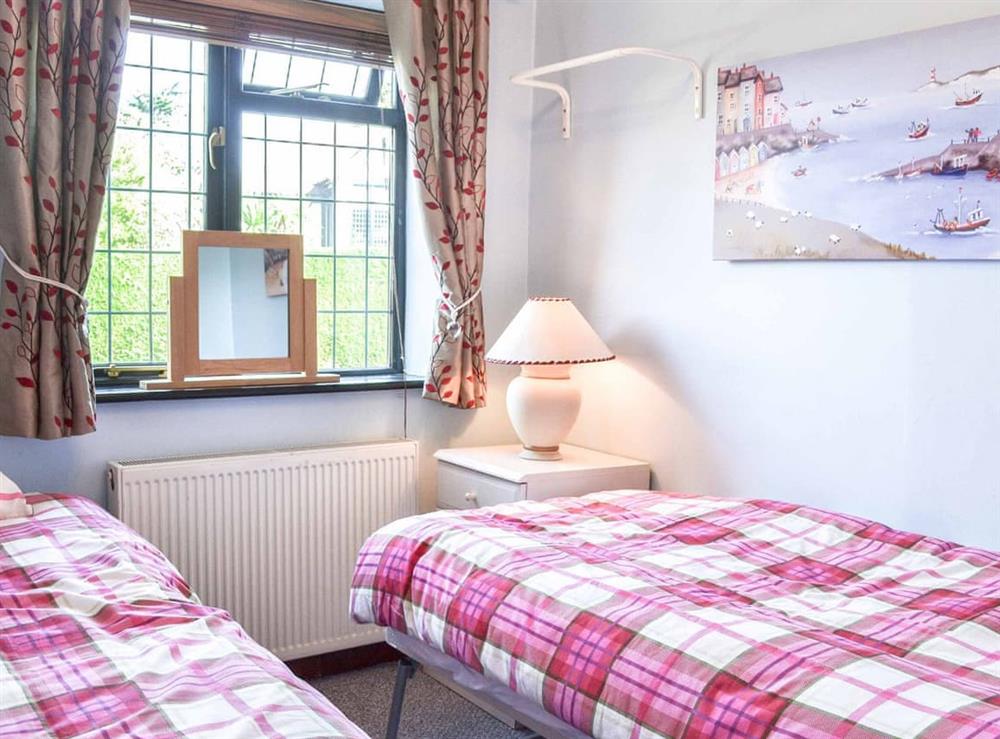 Twin bedroom at Longtye House in Whitstable, Kent