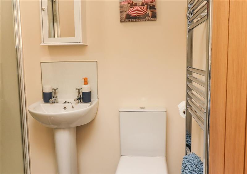 The bathroom at Lonnon Cottage, Lesbury near Alnmouth
