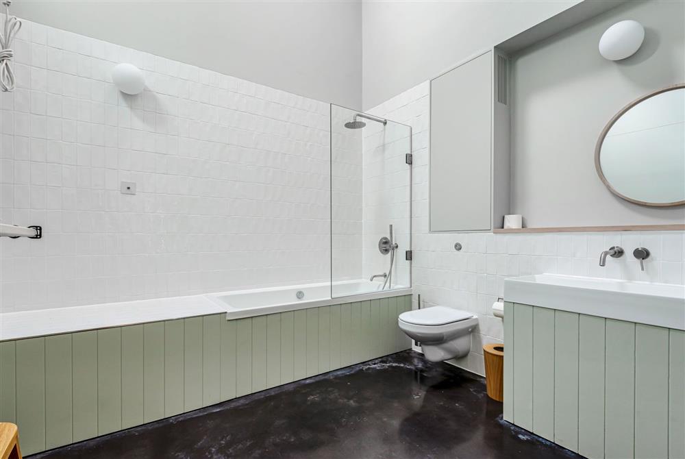 The family bathroom with a bath and overhead shower at Lookout, Dorchester