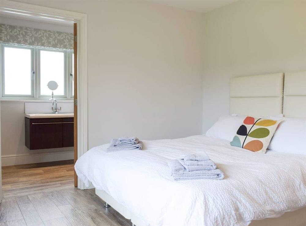 Peaceful en-suite double bedroom at Lovells Barn in Welland, near Malvern, Worcestershire