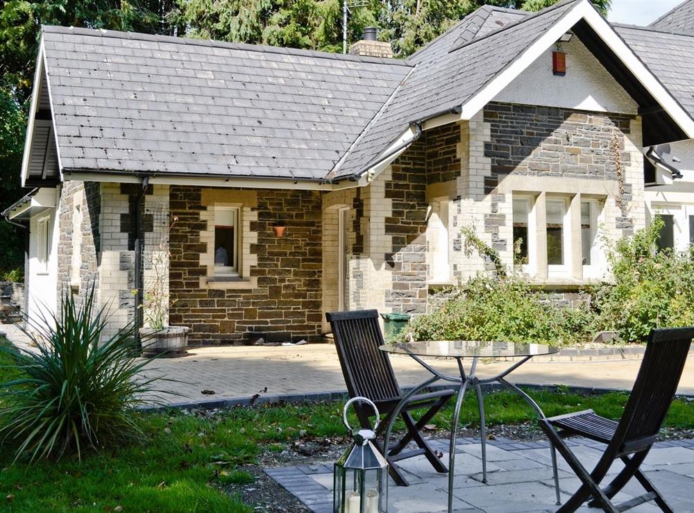 Lovesgrove Cottage in Aberystwyth, Dyfed sleeps 4
