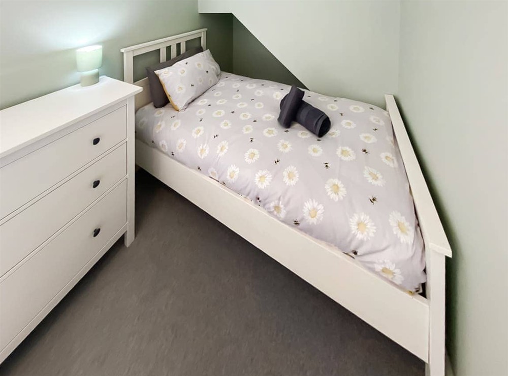 Twin bedroom (photo 3) at Low Tide in Filey, North Yorkshire