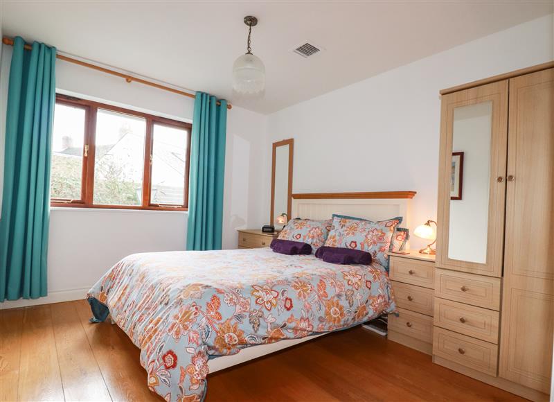One of the 3 bedrooms (photo 2) at Lowarth Chi, Polruan