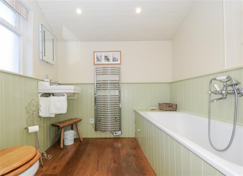 The bathroom at Lowen Cottage, Boscastle