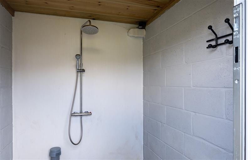 The bathroom (photo 2) at Lowenda, Polzeath