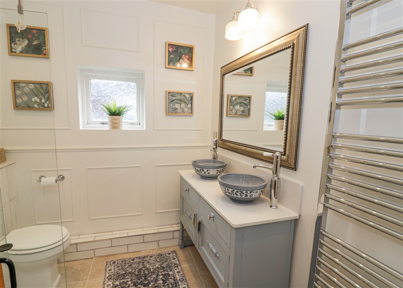 The bathroom (photo 2) at Lower Pack Horse Cottage, Winchcombe