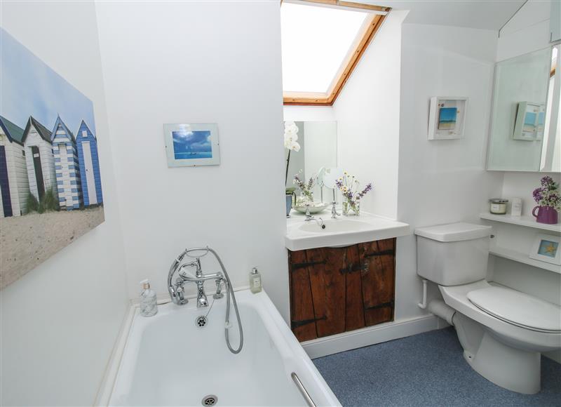 Bathroom at Lower Woodend Cottage, Bircher Common near Orleton