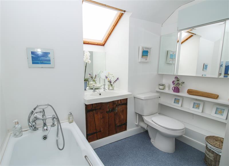 The bathroom at Lower Woodend Cottage, Bircher Common near Orleton
