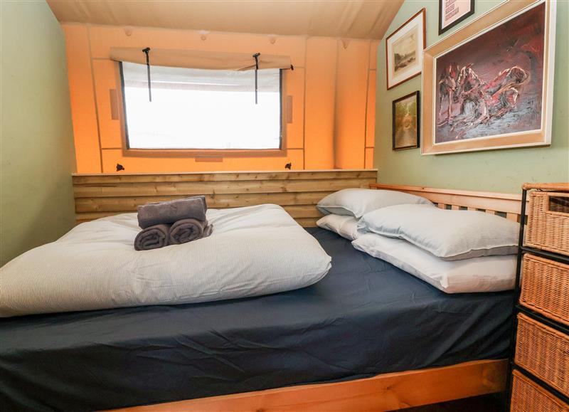 A bedroom in Lucky Clucky Lodge (photo 3) at Lucky Clucky Lodge, Llanrhos near Llandudno