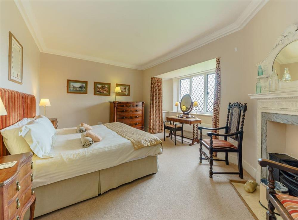 Elegant double bedroom at Prince Arthur & Catherine, 