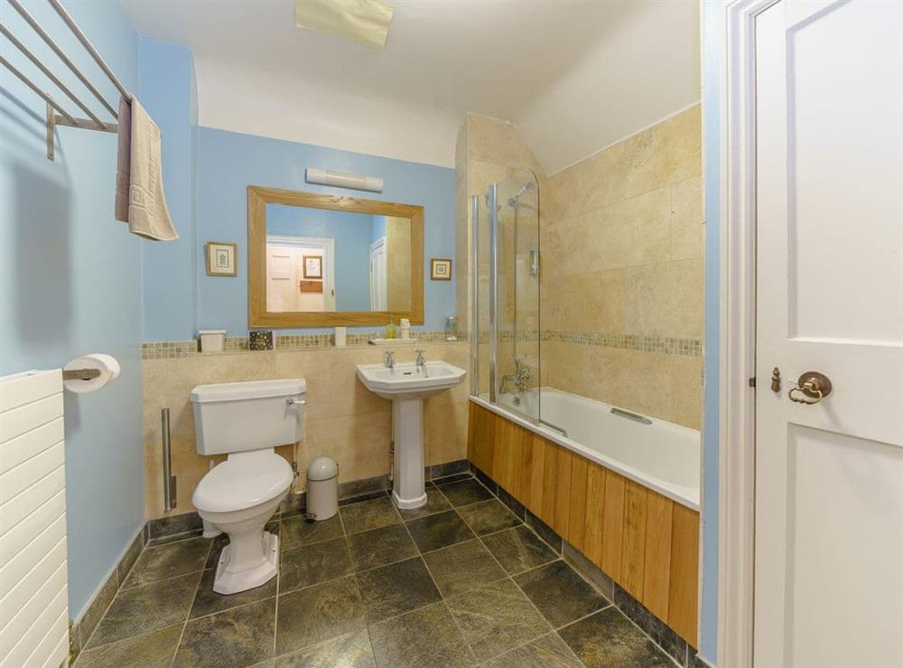 Good-sized bathroom at Prince Arthur & Catherine, 