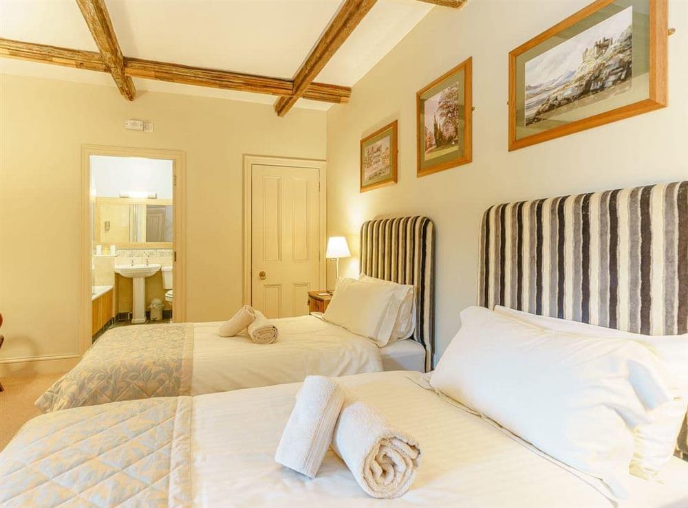 Comfortable en-suite twin bedroom at Sir Henry Sidney, 
