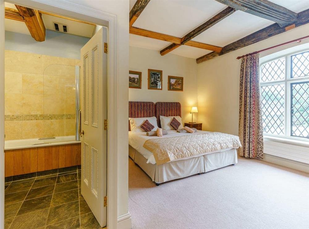 Spacious double bedroom with en-suite bathroom at Sir Henry Sidney, 