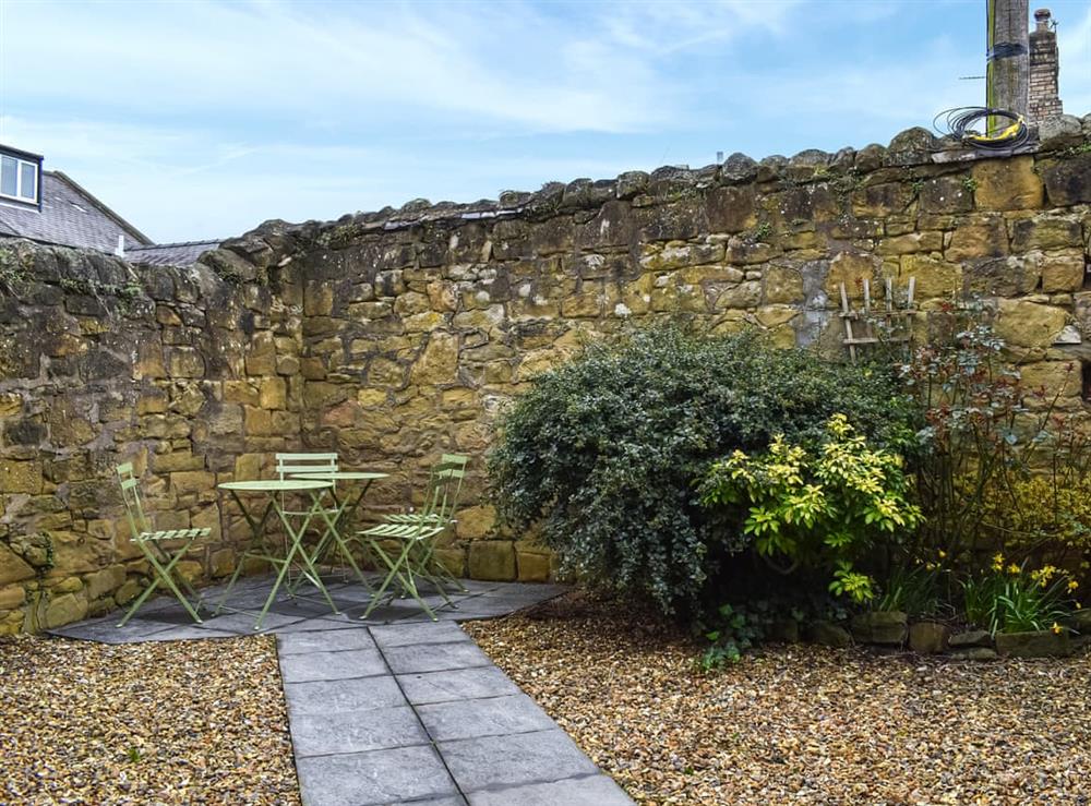 Sitting-out-area at Lundy Cottage in Alnwick, Northumberland