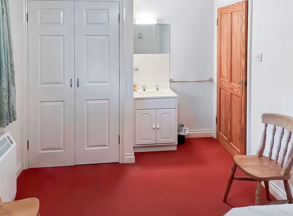 Twin bedroom