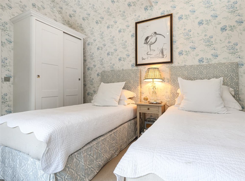 Twin bedroom at Lynchets Cottage in Hungerford, Berkshire