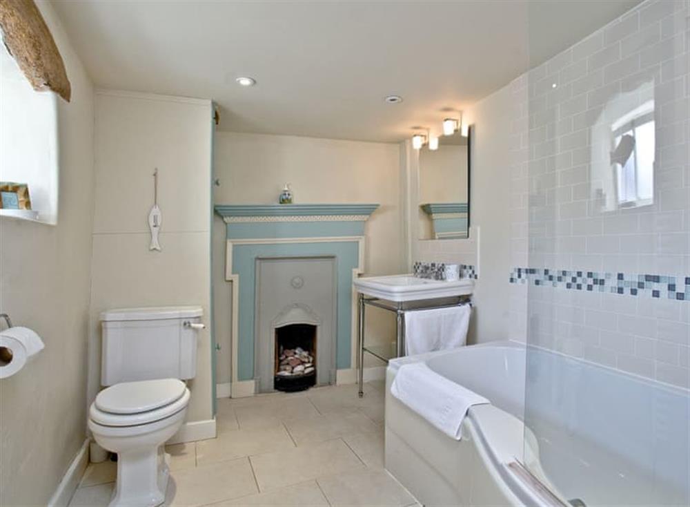 Bathroom at Lyndale Cottage in Kingsand & Cawsand, South Cornwall