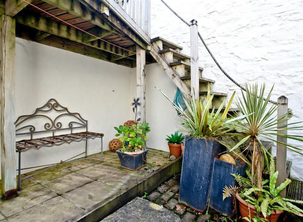 Courtyard at Lyndale Cottage in Kingsand & Cawsand, South Cornwall