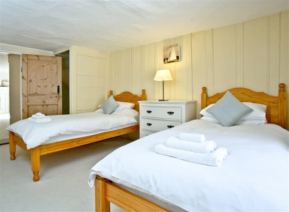 Twin bedroom at Lyndale Cottage in Kingsand & Cawsand, South Cornwall
