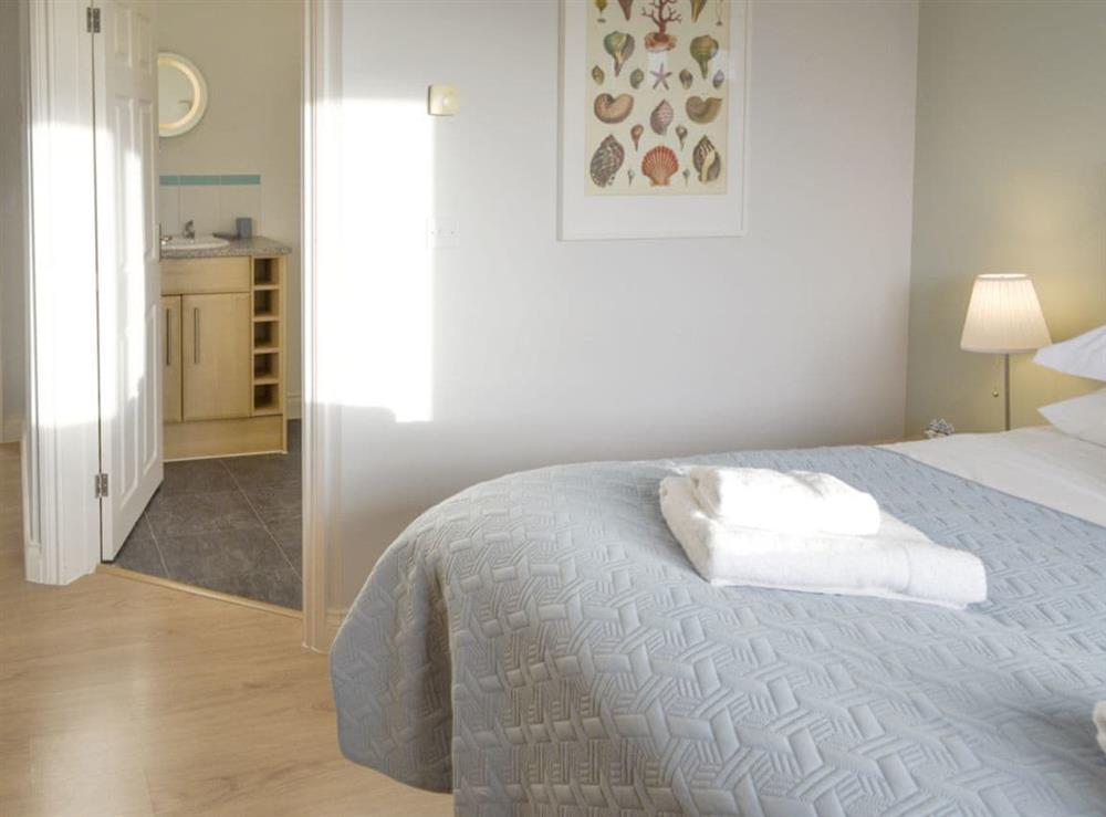 Master bedroom with en-suite shower room at Lyndhurst in Perranporth, Cornwall