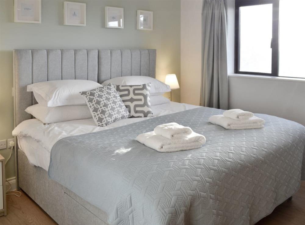 Relaxing master bedroom with en-suite at Lyndhurst in Perranporth, Cornwall
