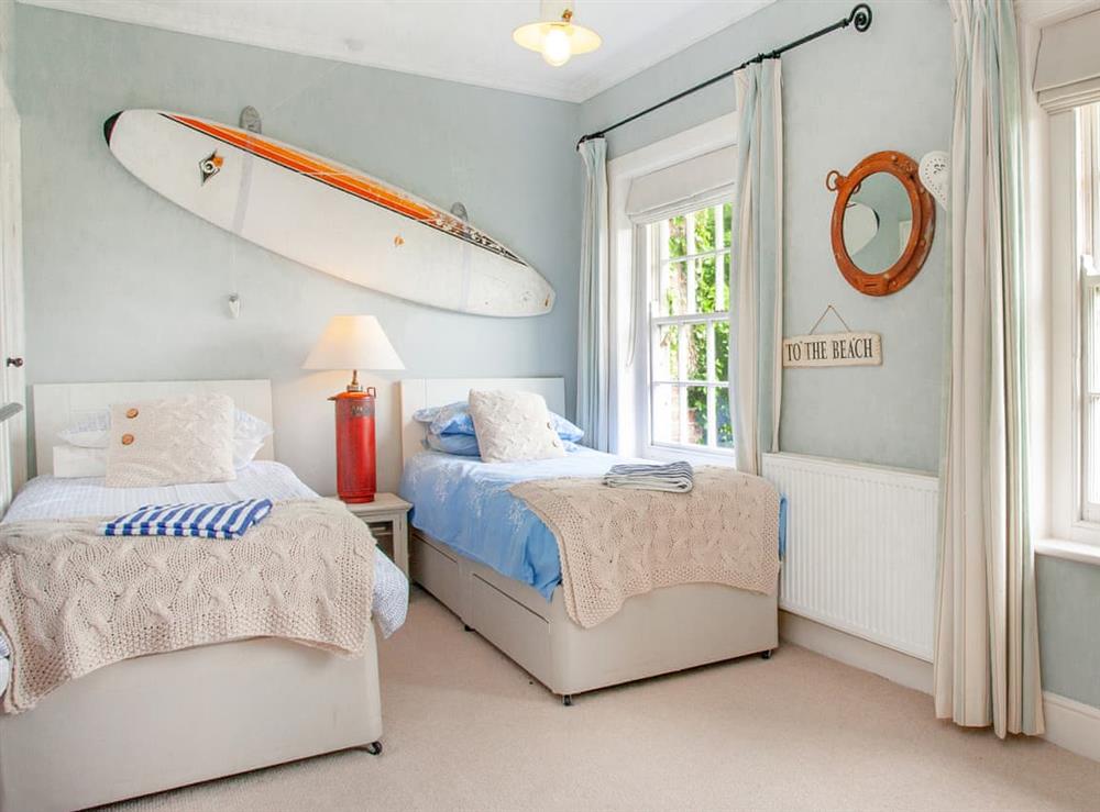 Twin bedroom at Lynwood in Boscastle, Cornwall