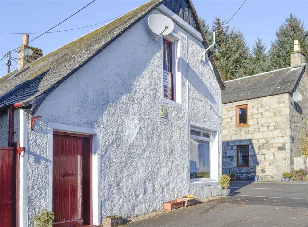 Lovely Highland cottage close to the Cairngorms at MacDonald Cottage Apartment in Blairgowrie, Perthshire