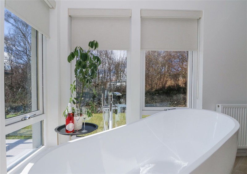 Bathroom at Macgregor Ranch, Achnabobane near Spean Bridge