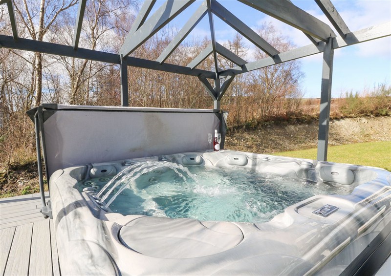 There is a hot tub (photo 2) at Macgregor Ranch, Achnabobane near Spean Bridge