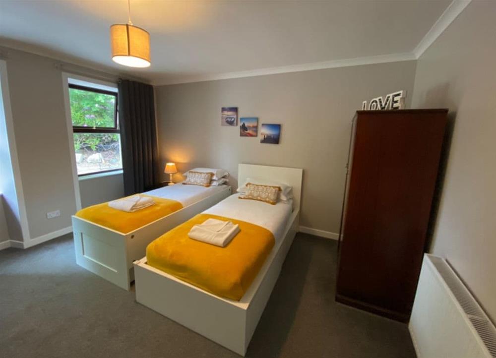 Twin bedroom at West Lodge, 
