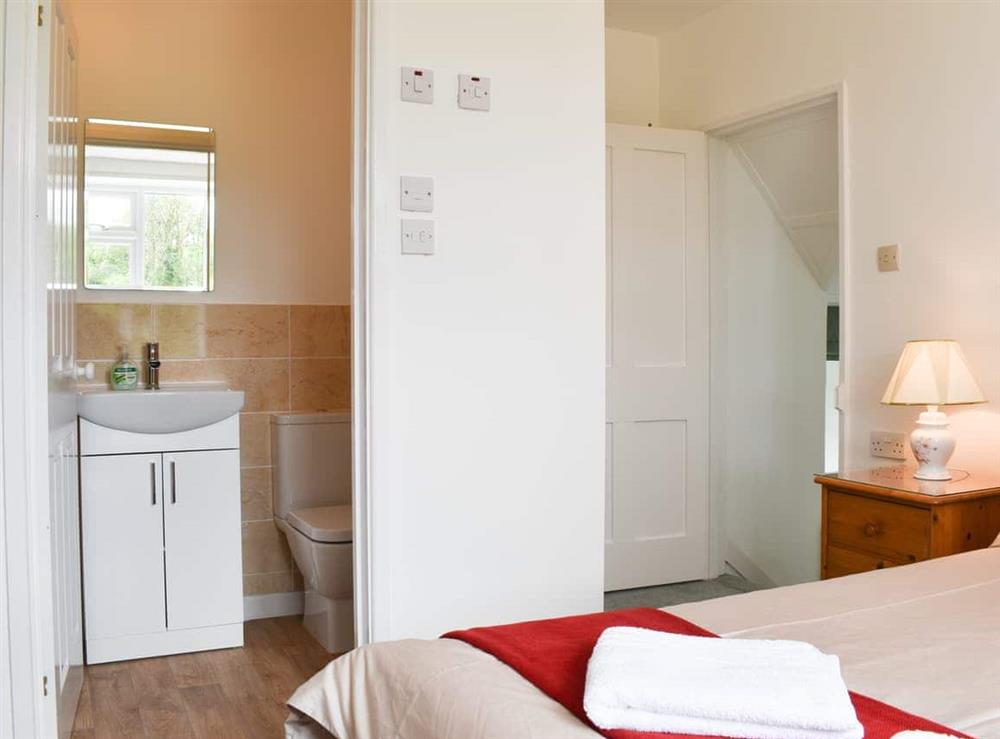Double bedroom (photo 4) at Madderhay in Lostwithiel, Cornwall