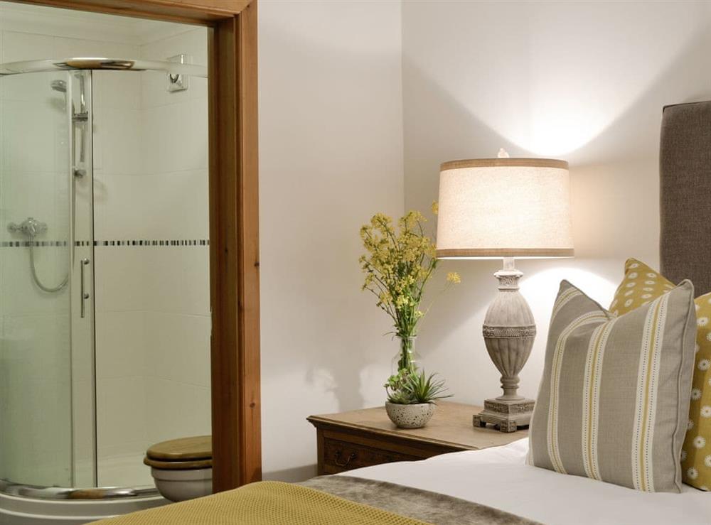 Charming en-suite double bedroom at Maes Y Bryn Farmhouse in Llansadwrn, near Llandeilo, Dyfed
