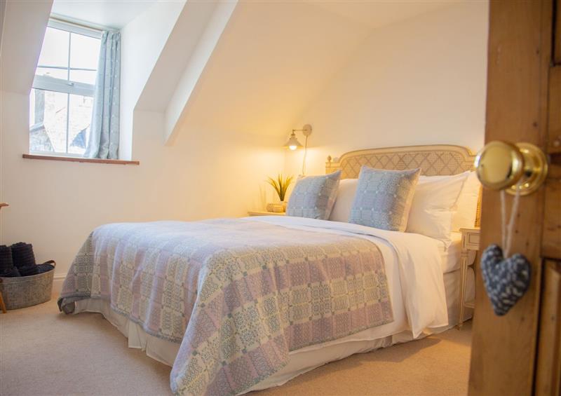 One of the 5 bedrooms (photo 2) at Maesgwyn, Newport