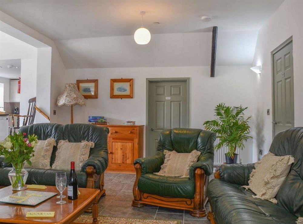 Living room (photo 2) at Siskin Cottage, 