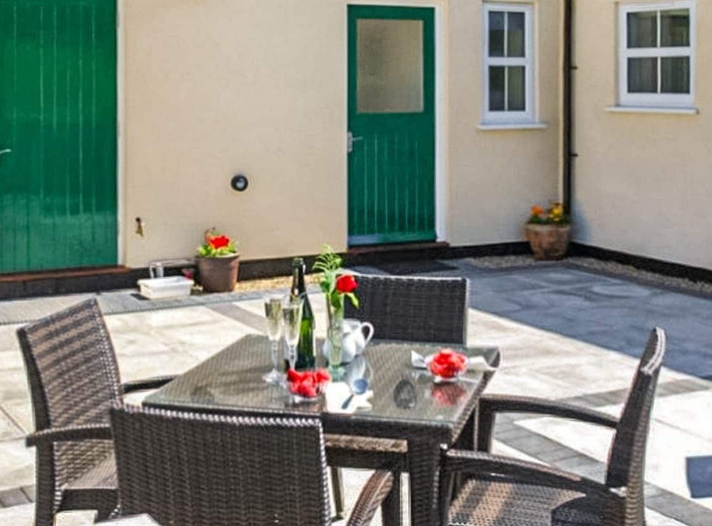 Sitting-out-area at Maggies Mews in Greetham, near Horncastle, Lincolnshire