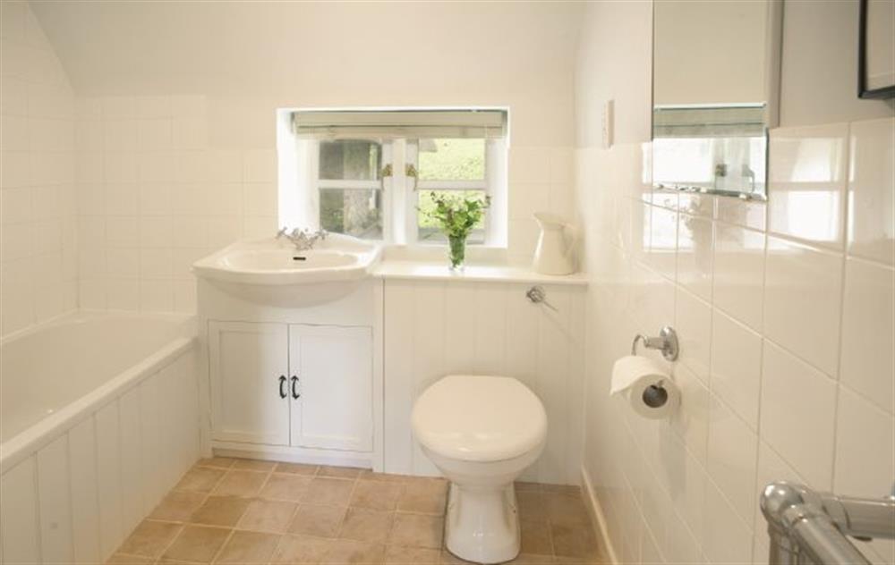 Bathroom with hand held spray attachment at Magna Cottage, Ashmore